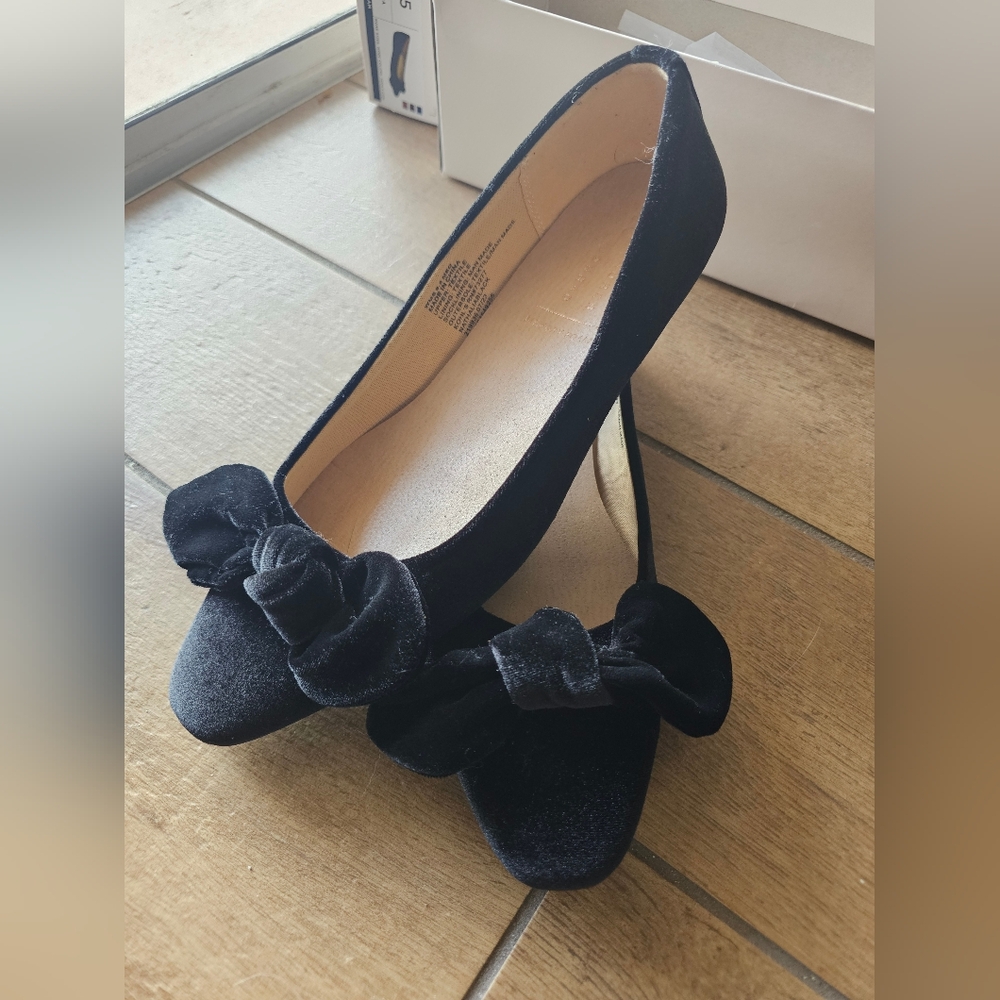 LC Lauren Conrad Elegant Black Velvet With Bow Size 8.5 Women's Shoes